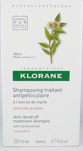 L'extrait de myrte Klorane contient une base émulsionnante très douce, non sébogène, pour répondre aux problèmes des pellicules grasses, souvent causes de démangeaisons.
